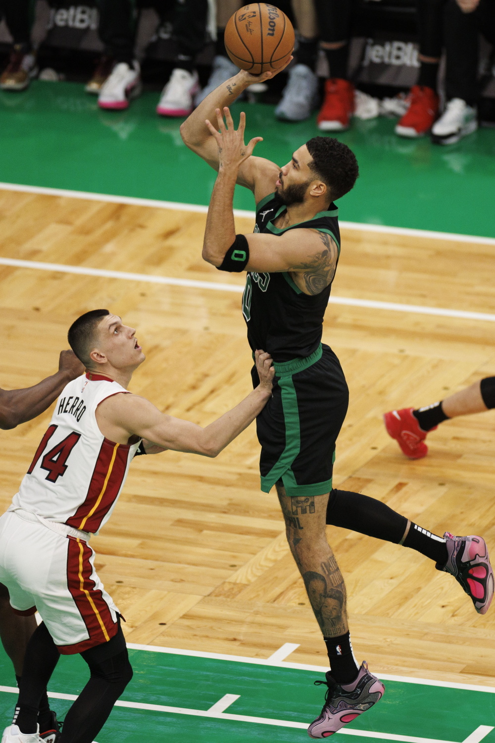 塔图姆迎来七赛季高光表现，热火球迷沸腾！的简单介绍