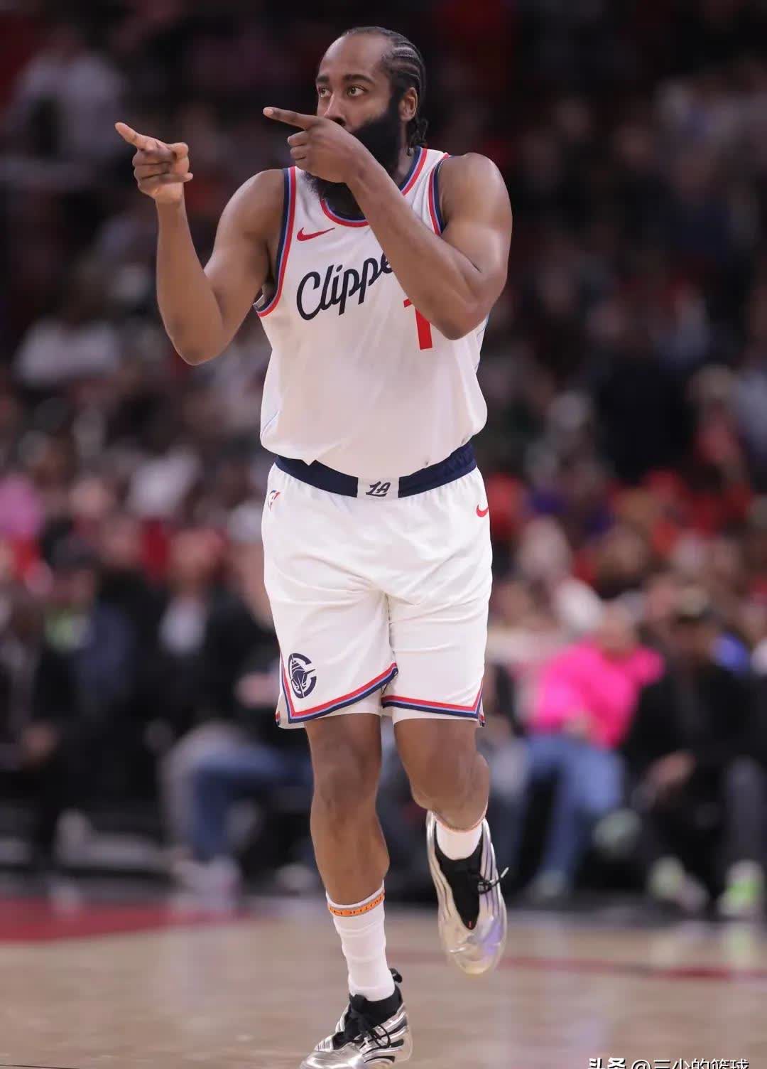 随机包含西亚卡姆在TL比赛中突破纪录，惊险取胜引发热议！的词条